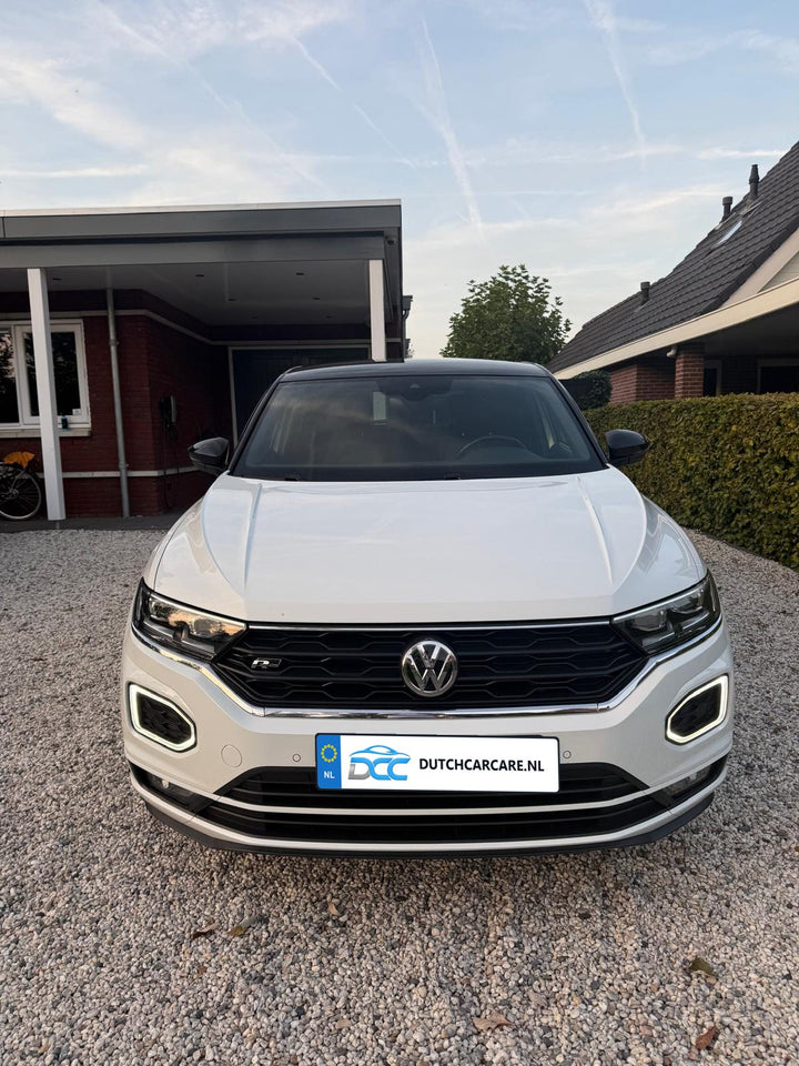 Witte VW T-Roc R-Line, voorkant, werk van Dutch Car Care