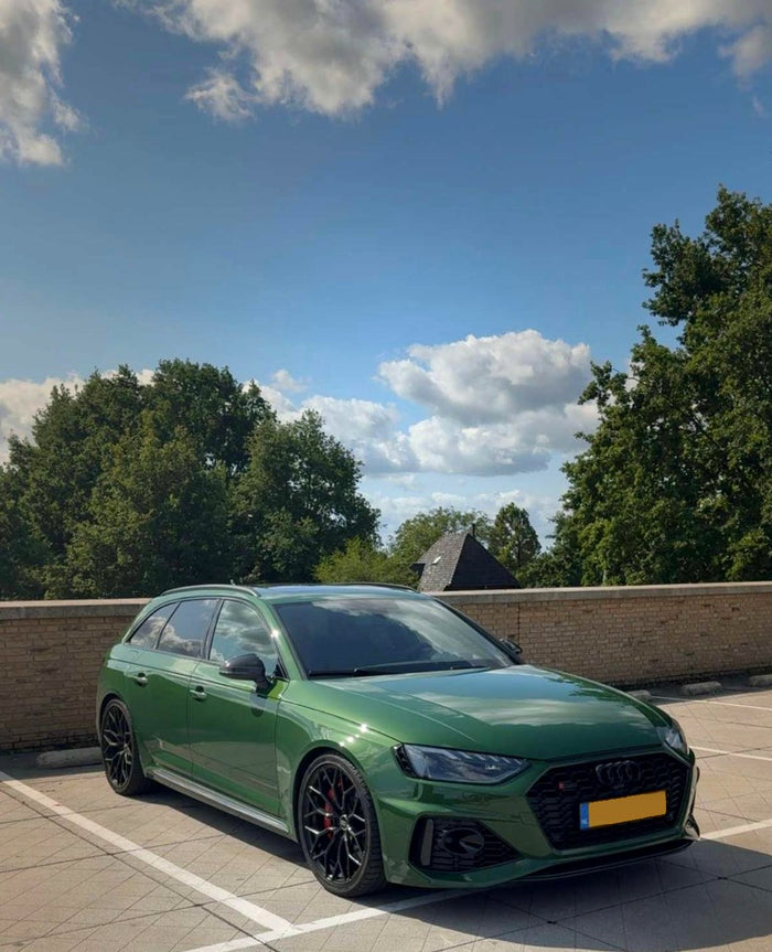 Groene Audi RS4 Avant na behandeling