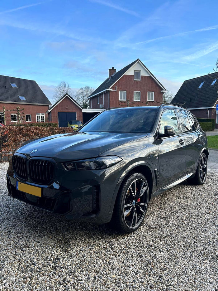 Grijze BMW X5 na behandeling